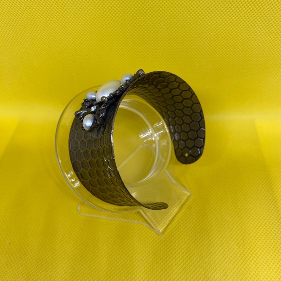 (5/$25‎ SALE ✅) PREOWN VTG LOOK Metal Wrist Cuff Bracelet - Picture 4 of 7
